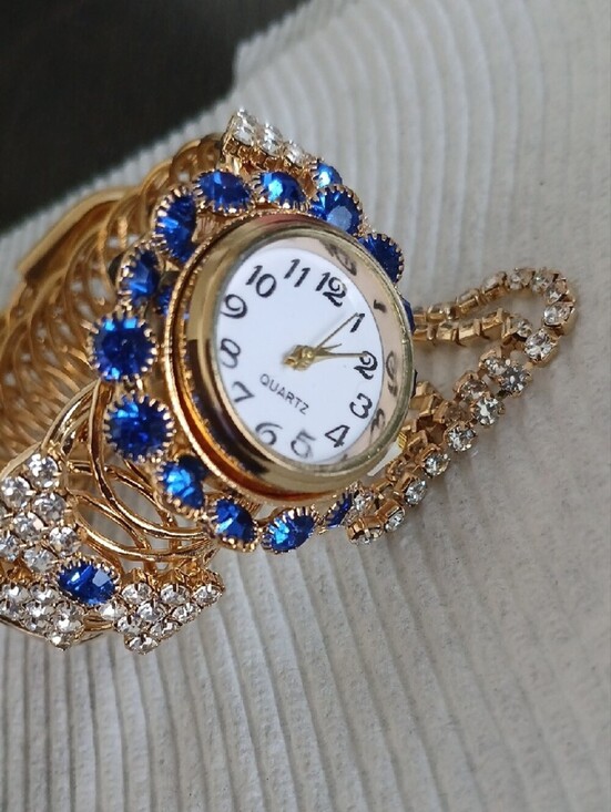 Gold-Tone Blue Crystal Women\'s Bracelet Watch